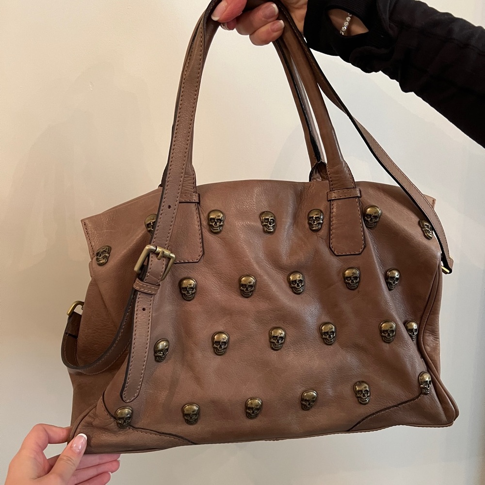 100% LEATHER VERA PELLE SKULL medium sized travel bag